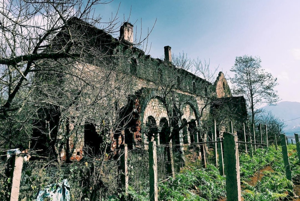 The Ta Phin monastery is a magnet for photographers and history buffs alike